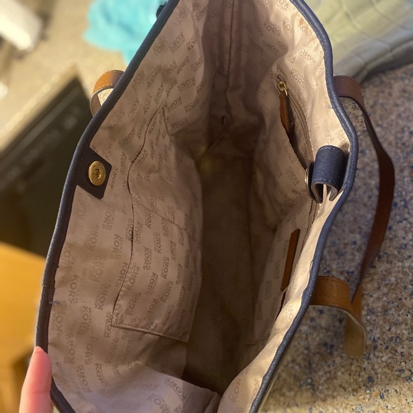 Michael Kors tote - Picture 2 of 2